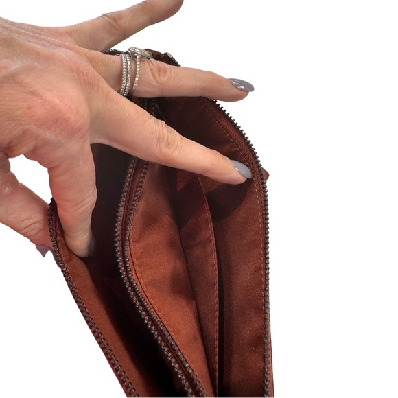 🍋Lululemon Now and Always Pouch
Dark Terracotta - Excellent Condition Like New - Picture 10 of 11